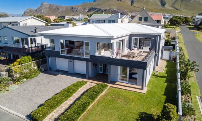 Kleinmond Maison | 164@Beach Road - large family home with ocean views