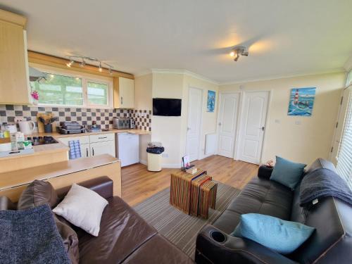 Stalham Chalet De Ski | 169 Broadside Holiday Chalet near Broads & Beaches