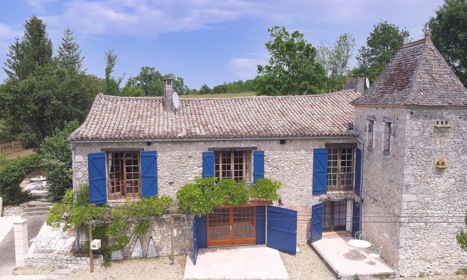 Saint-Sernin Maison | 16th Century hunting lodge with modern pool