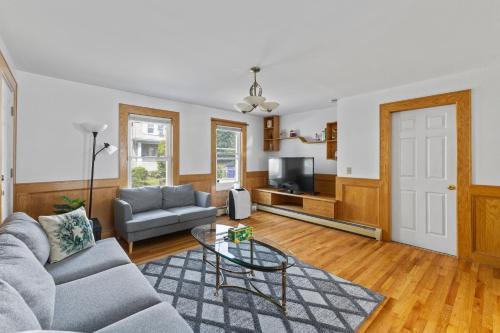 Malden Appartement | 17 Cozy&Spacious 3 bedroom home in Malden with window AC