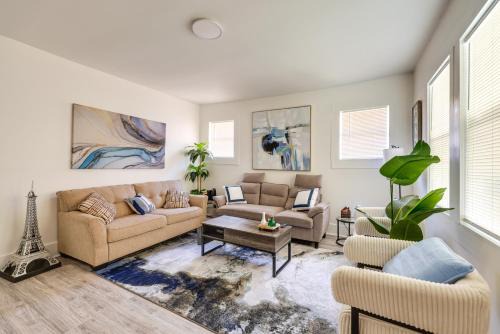 Bessemer Maison | 17 Mi to Birmingham Renovated Home with Deck