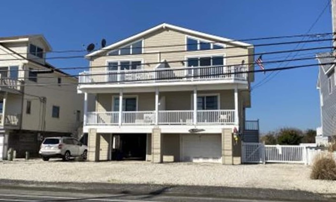 Dennisville Maison | 1708 Landis Avenue North