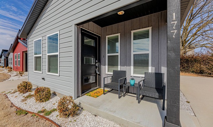 Centerton Maison | 177 Tiny Home near MTB Trails Walmart HQ Sleeps 6