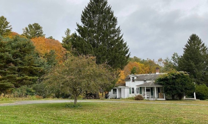 Canaan Autre | 1789 Shaker Farmhouse in Berkshires/Hudson Valley