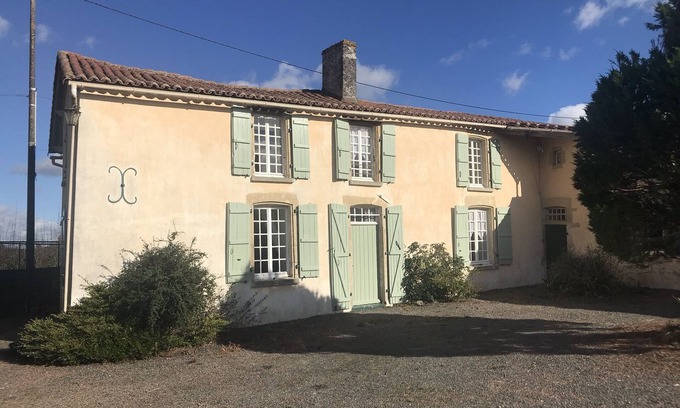 Saint-Maurice-des-Noues Maison | Gîte rural du 17ème siècle. Situé à côté du village artisanal de vouvant.