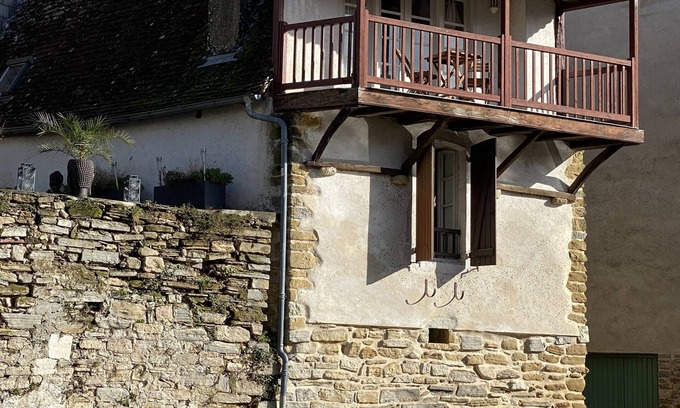 Salies-de-Bearn Maison | 17TH CENTURY TOWNHOUSE IN THE HEART OF THE BASQUE