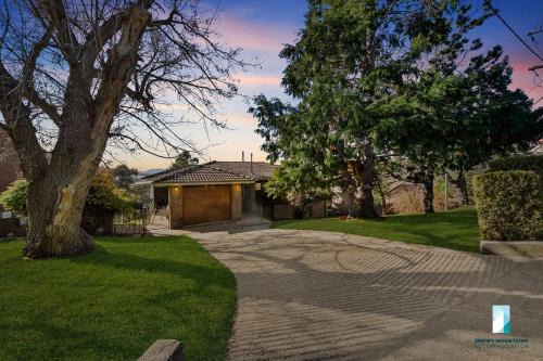 Jindabyne Maison | 18 Kurrajong St - 3BR l Pet Friendly l Central Location l Air-Con