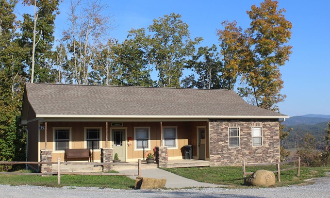 Tennga Maison | 18-Person Cabin in the Mountains of Ocoee, TN!