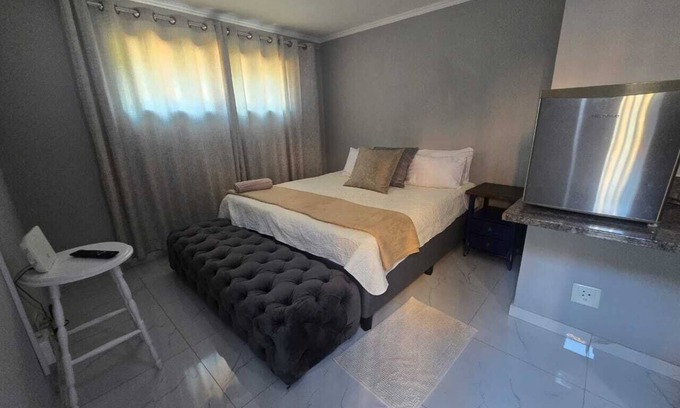 Constantia Kloof Maison | 180 Degrees View on The Kloof – 5-Bedroom Luxury Home with a View in Roodepoort
