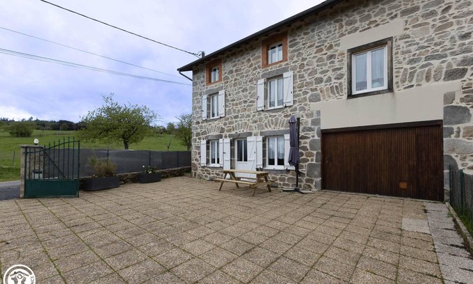 Ambert Maison | 180 m² Gîte ∙ 3 chambres ∙ 6 personnes
