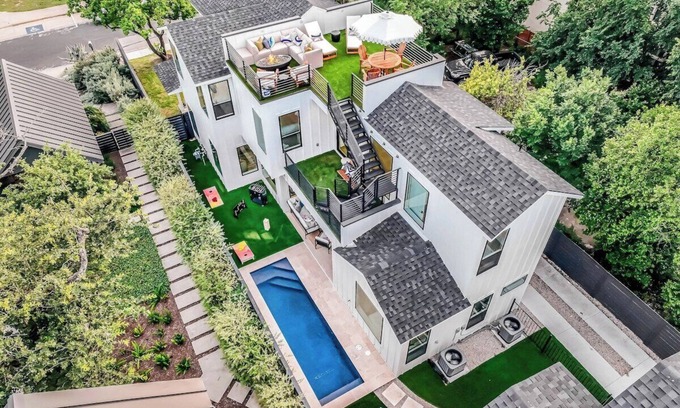 Clarksville Maison | 1816w11th · Luxury Mansion Breathtaking Skyline & Pool