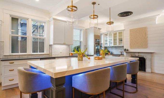 Thompson Square - Bunker Hill Maison | "1855 Grand Mansion In Historical Charlestown" 6 bed 4.5 bath Renovated 2021