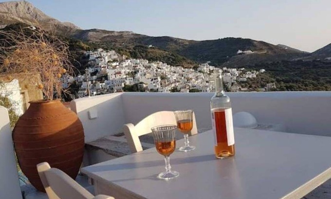 Filoti Maison | 1875 panoramic stone house