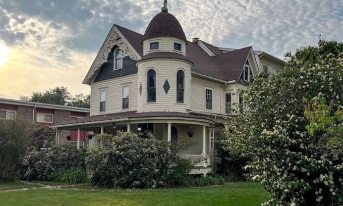 Town of Union Maison | 1878 Victorian Charmer