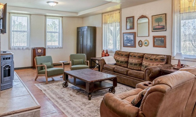 Suring Autre | 1890: A Historic, Quiet Trailside Retreat in Suring