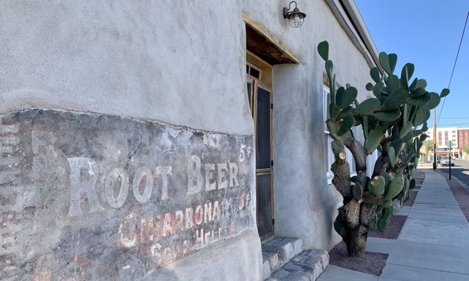 Barrio Viejo Maison | 1890's Rootbeer Adobe House