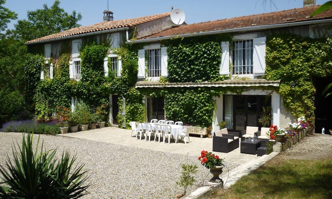 Peyrefitte-du-Razes Villa | Domaine de Couchet - demeure du 18e siècle avec grande piscine