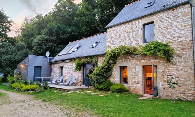 Pouldergat Maison | Grange 18e du moulin de Kerguerhent, sa rivière, sa forêt et ses prairies.