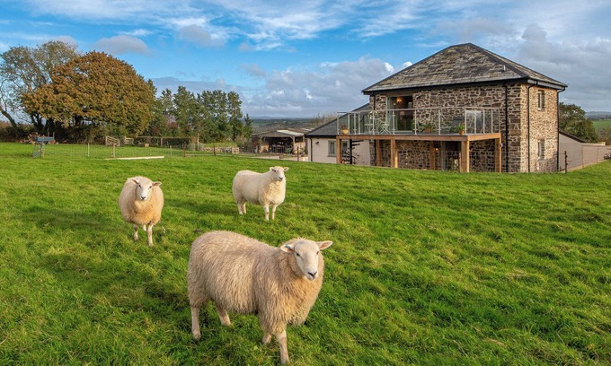 Brazzacott Maison | 18th century barn for couple's retreat in beautiful Devon countryside