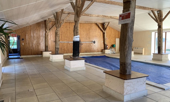 Usson-du-Poitou Autre | 19 +2 places, hammam, sauna, heated indoor pool ...