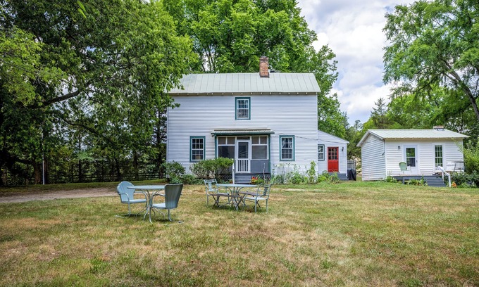 Richmond Autre | 1900's Tuckahoe Farmhouse, a stroll away from Thomas Jefferson's childhood home