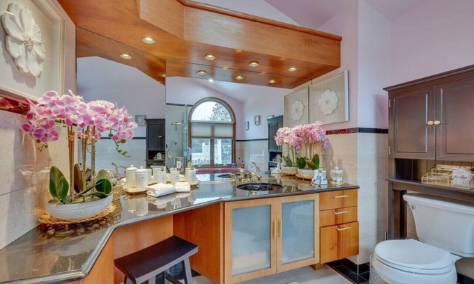 Lake Grove Maison | 191) Perfect for larger groups!