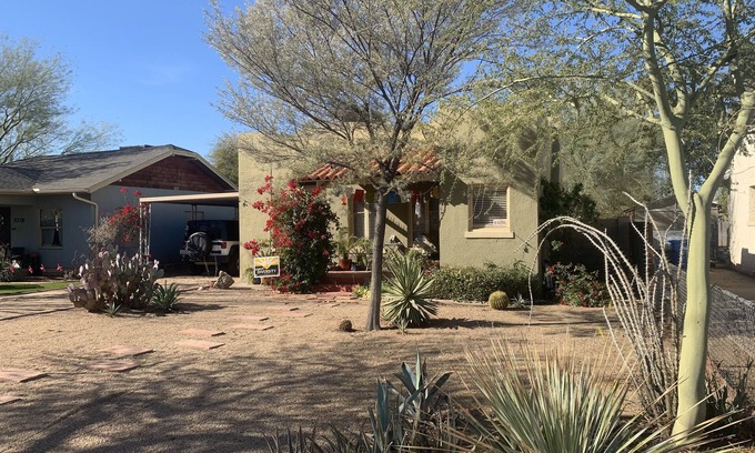 Encanto Maison | 1920's bungalow in Coronado District. Minutes to DTWN, cafes, arts & events!