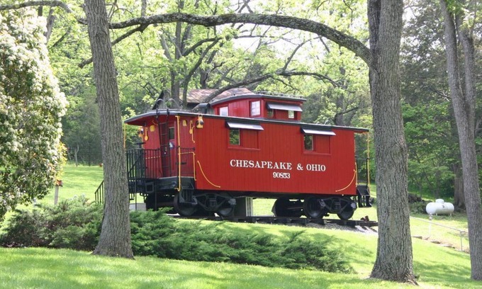 Natural Bridge Maison | 1926 C & O Guest Caboose