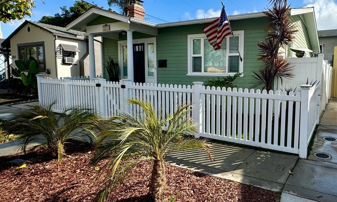 Normal Heights Maison | 1930s Historic Craftsman Charm in Prime Location Within Walking Distance & AC!