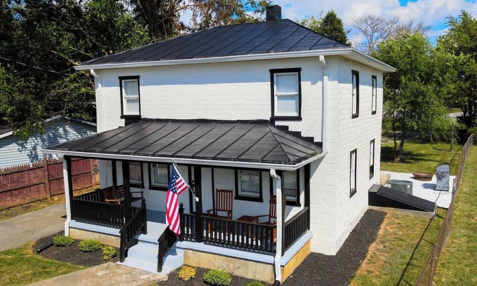 Ranson Maison | 1939 4BR Rustic Escape by Casino, 1939 4BR Rustic Escape by Casino