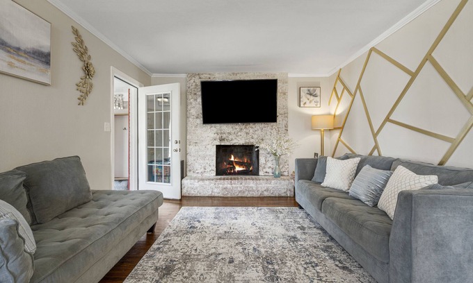 Turner Park Maison | 1940s Gorgeous Remodel + King Cottage | Expo Sq/TU