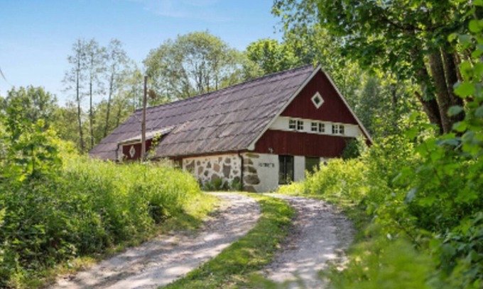 Olofstrom Maison | 19th century house near the lake in a forest environment