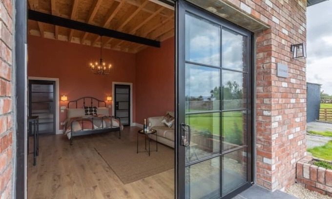 Menlo Cottage | 19th century restored stable on Lough Corrib