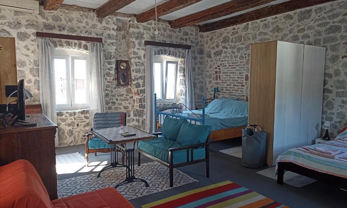 Bjelila Maison | 19th century stone house on the seashore