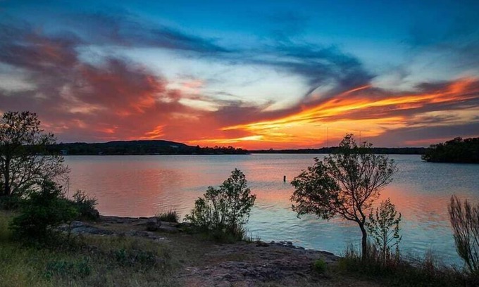 Buchanan Dam Appartement | Lake view patio, Lake access 5min away,Kitchenette