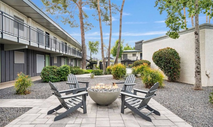 South Scottsdale Appartement | 1B1B Luxury Getaway: Pool Access and Free Parking