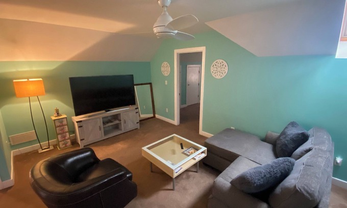 Rehoboth Beach Appartement | 1Bedrm + full kitchen and minutes to beach& a block to trail.