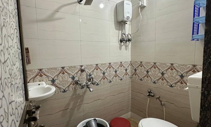 Andheri West Maison | 1BHK-Entire Home Near Kokilaben Dhirubhai Ambani Hospital Andheri W
