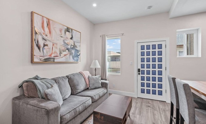 Grant Hill Appartement | 1BR+1BA | Cozy, Central | Laundry+Free Parking