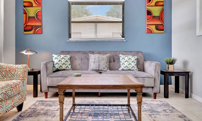 Jensen Beach Maison | 1BR APT/Ideal For Long Stays near DT/Beach