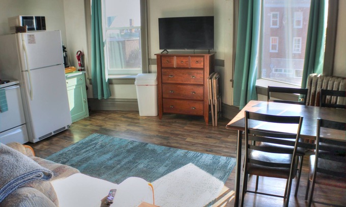 South Range Appartement | 1BR Apt Near MTU, Houghton & Keweenaw w/ Full Amenities Close to Dining & Bars