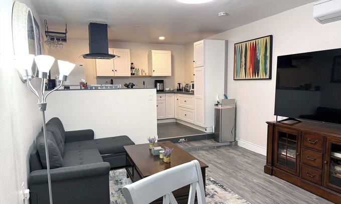 Thousand Oaks Appartement | 1br/Bd, totally private apartment at the top of the mountain. 100% private