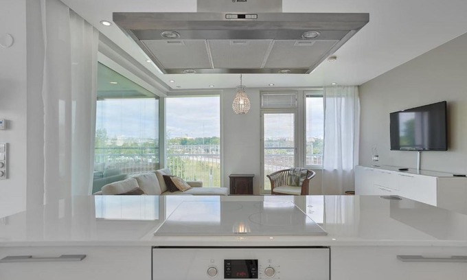 Kluuvi Appartement | 1BR City Center Home by the Park with Private Sauna, Balcony & Lake View