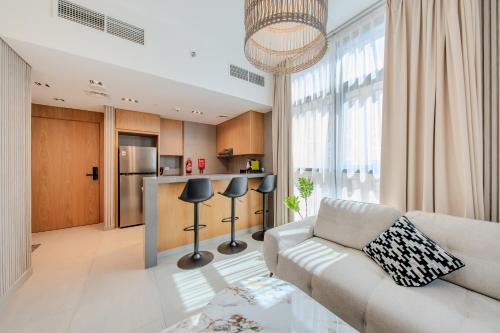 Sharjah Appartement | 1BR The Golden Souq by Blue Cloud Holidays