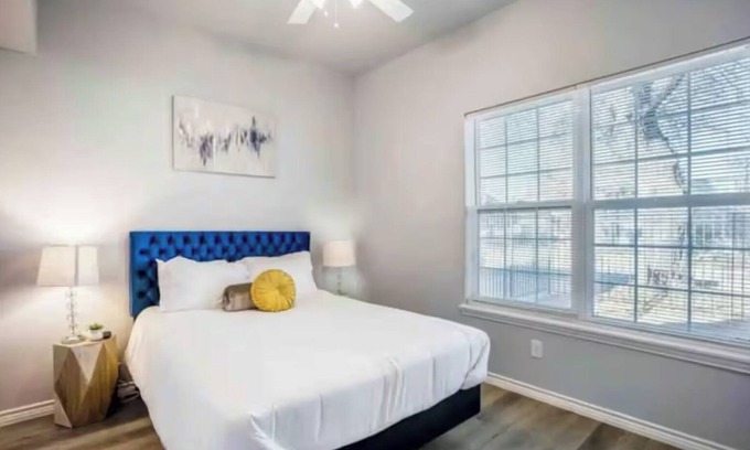 MacGregor Appartement | 1BR The Raven Flats! A Hermann Park! Med Center!