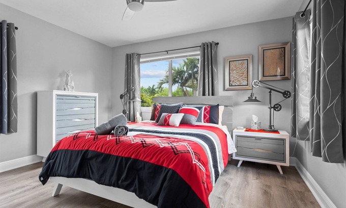 Coral Ridge Appartement | 1BR, Windows on All Four Sides