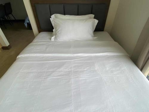 Luzon Appartement | 1BR with Kitchen & Balcony 2 mins to Okada - 6D