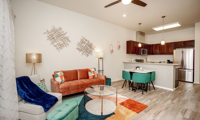 Katy Maison | 1H |Modern Urban Living in Suburban setting