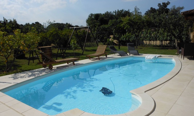 Morta Appartement | Appartement 1er étage dans villa avec piscine privée et jardin