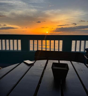 Guanajibo Appartement | 1st Floor Beachfront Sleeps 6 Walkable Snorkeling